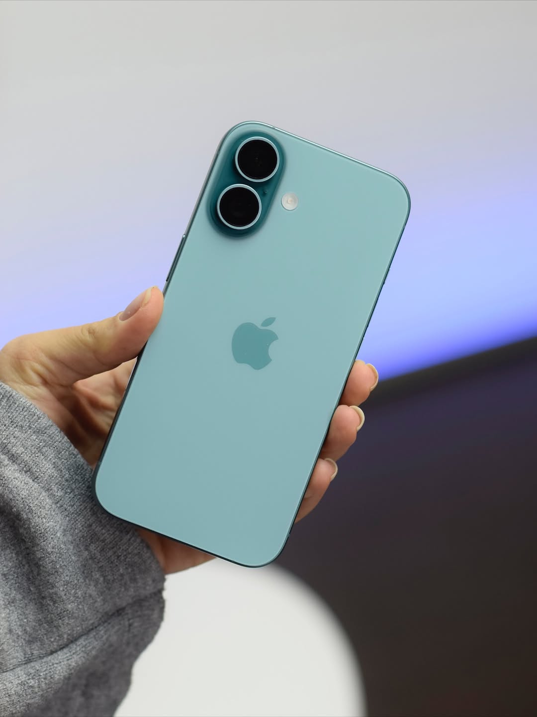 iPhone 16